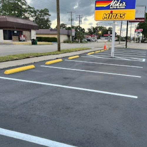 Mike's Auto Glass in Tampa FL gets fresh new stripes by Radiant Striping image of the rest of the parking lot